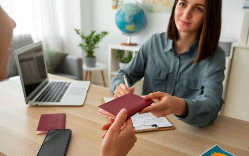 Documentos de Inmigración: Cómo Corregirlos, Actualizarlos o Reemplazarlos